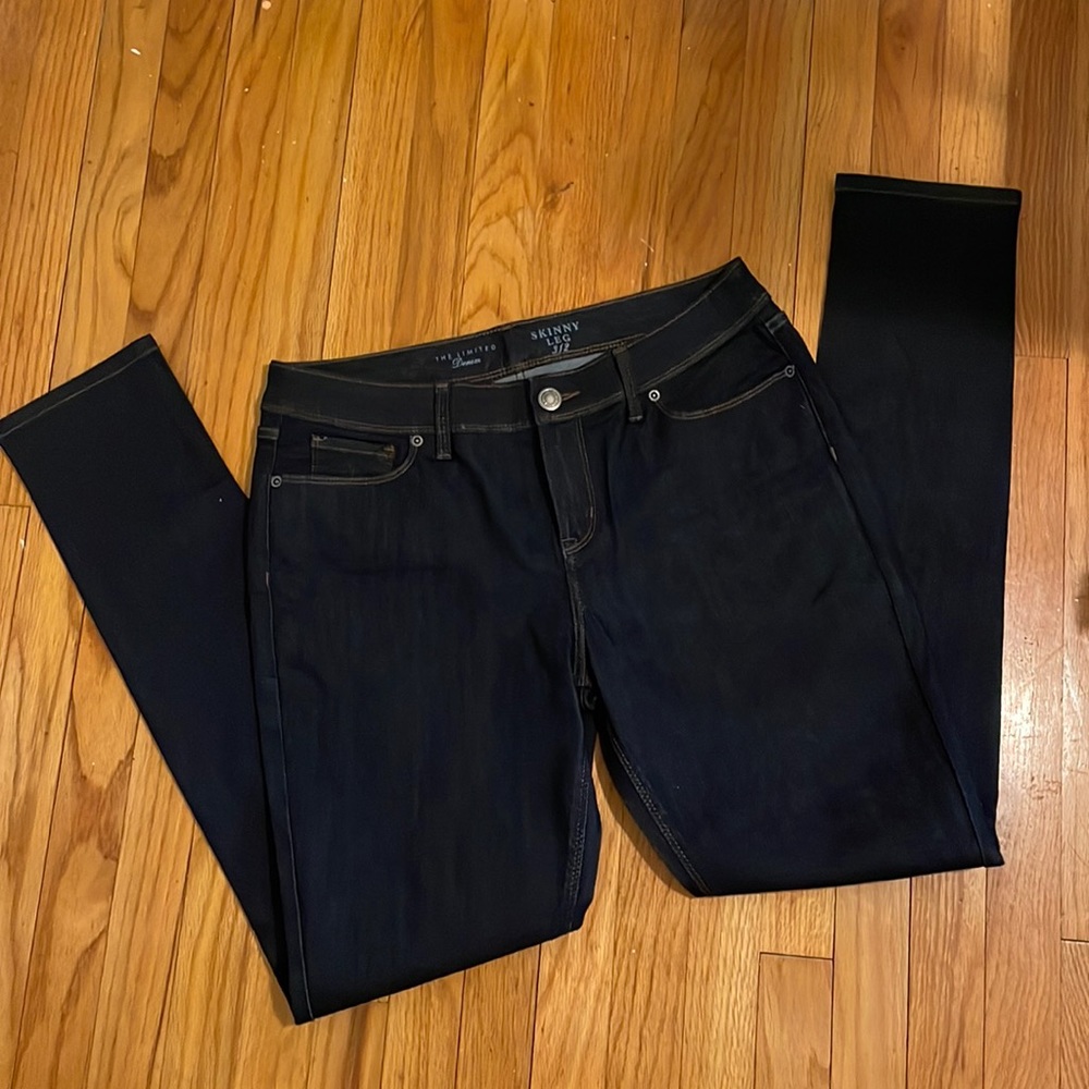 *NWOT* THE LIMITED Dark Wash Skinny Jeans